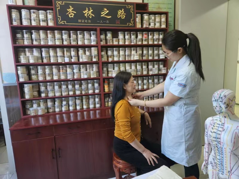 常山集團實業(yè)公司所屬建安衛(wèi)生服務中心 中藥貼敷項目見成效